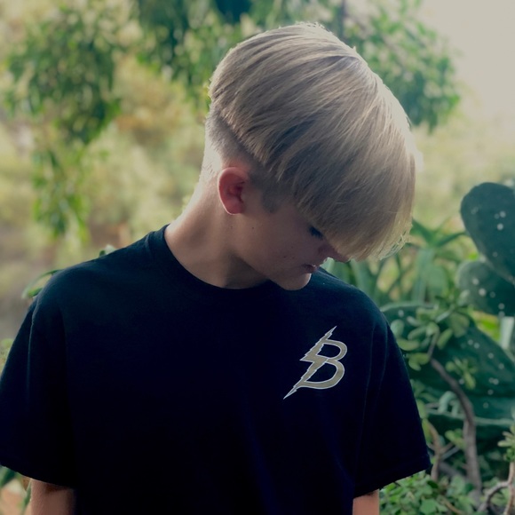 T-shirt - Picture 2 of 3